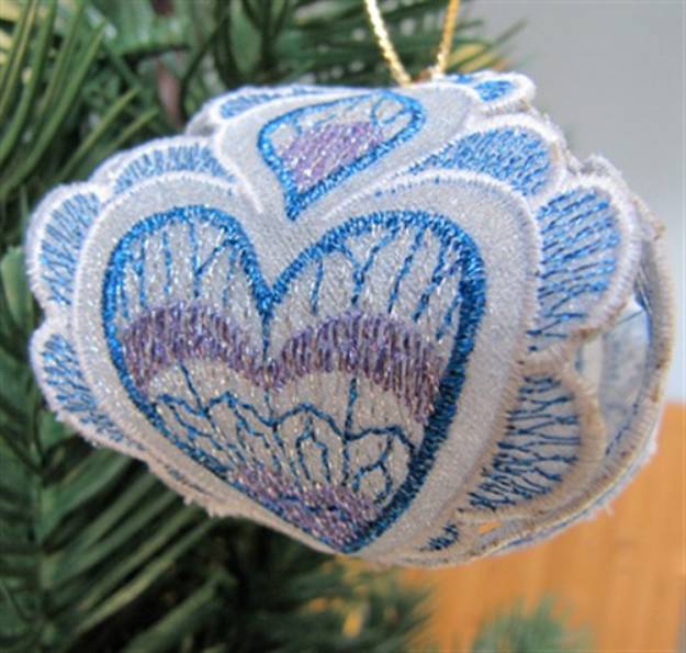 Picture of Christmas Ornament Heart Machine Embroidery Design