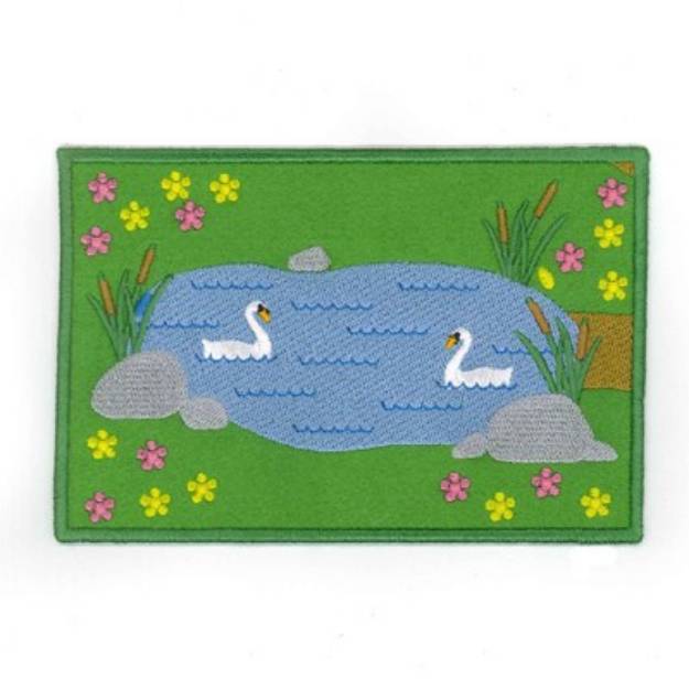 Picture of Swans Placemat Machine Embroidery Design