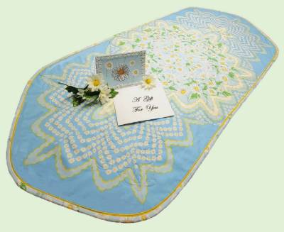 Delightful Daisies Tablerunner with Gift Card